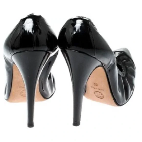 Classic Chanel Pumps! - Picture 4 of 6